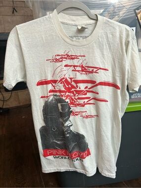 Pink Floyd White Graphic Tour T-Shirt - Red & Black Print world tour Vintage L